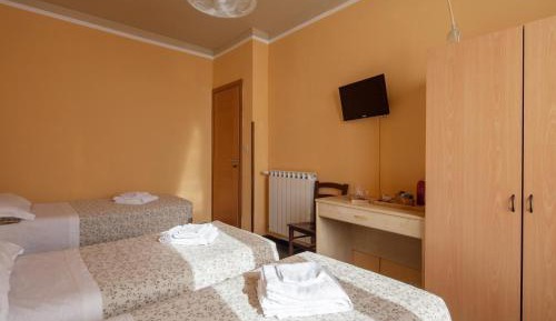 Economy Triple Room with Shared Bathroom