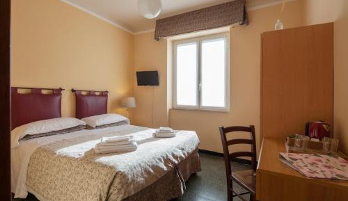 Double or Twin Room with Shared Bathroom