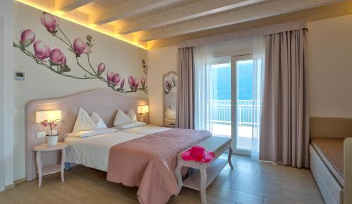 Deluxe Twin Room with Sea View