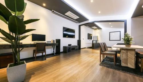 Deluxe Family Room