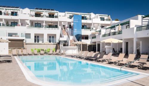 One-Bedroom Apartment with Pool View
