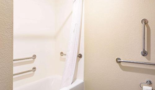 Queen Room with Two Queen Beds - Accessible/Non-Smoking 