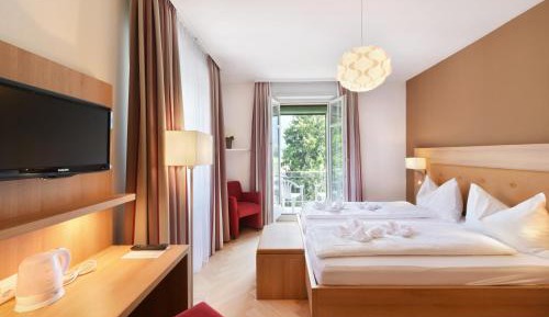 Standard Twin Room with Balcony