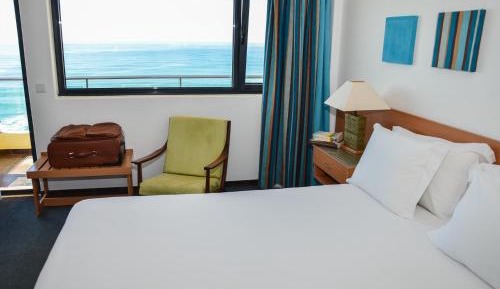 Standard Twin Room with Sea View and Balcony