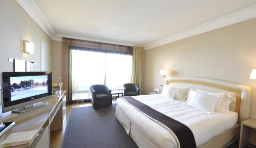 Standard Room with Lake View and Spa Access