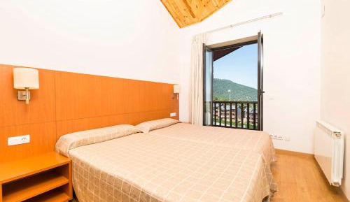 One-Bedroom Apartment with View