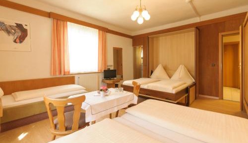 Quintuple Room