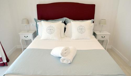 Deluxe Double Room (2 Adults + 1 Child)