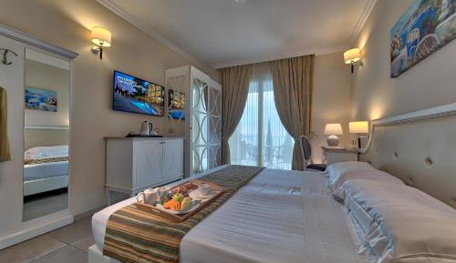 Double or Twin Room with Balcony and Lake View