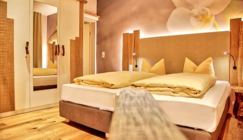 One-Bedroom Apartment with Large Bathroom- Annex