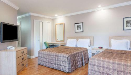 Queen Room with Two Queen Beds - Non-Smoking