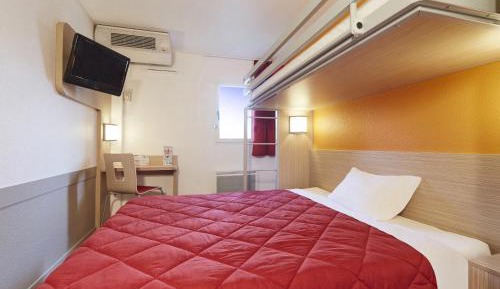 Triple Room with 1 Double Bed and 1 Single Bed