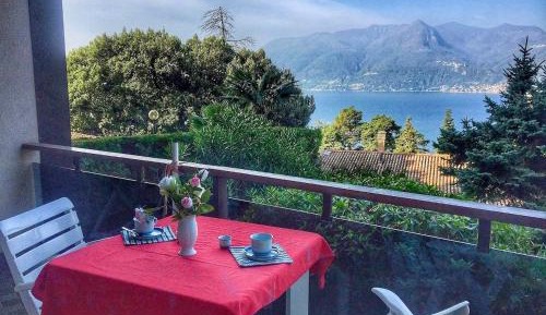 Apartment with Lake View