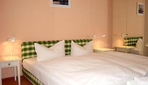 Basic Twin Room with Shared Bathroom