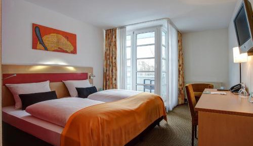 Comfort Room with One Double Bed or Two Single Beds