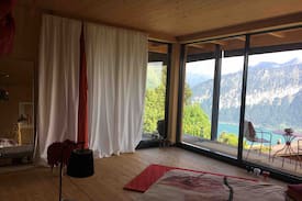 Beatenberg House | Beatenberg magic place&pool-red guest room