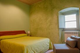 Albanya Bed & Breakfast | LA RECTORIA D'ALBANYA HABITACION PRIVADA FAMILIAR