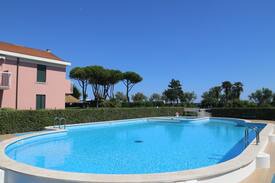 Mazzorno Sinistro House | Ampia casa in residence fronte mare con piscina