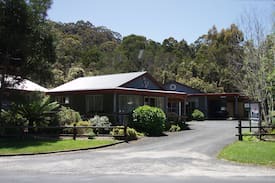 Strahan House | Unit 1. 2 bedroom . The Crays Accommodation.