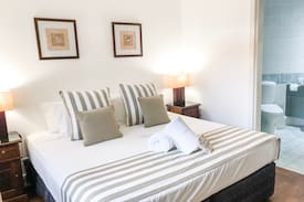 Clifton Beach Apartment | 1BR Luxury Suite - Villa 3, Villa Beach Palm Cove