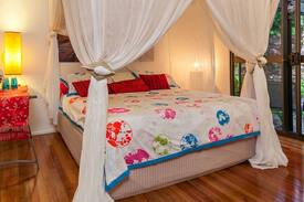 Cannonvale House | Airlie Seaview HOME Luxury. 4 to 6 per. all u need