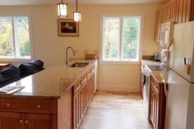 Warren House | Secluded Detached Guest House Apt on 100 Acres
