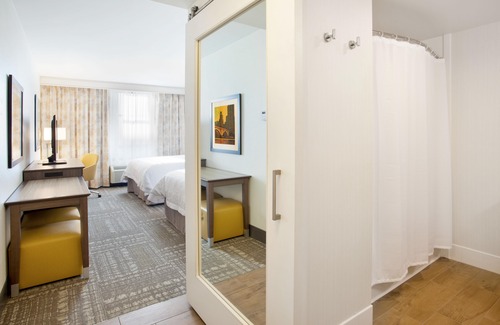 Downtown West Hotel | Hampton Inn & Suites - Minneapolis/Downtown