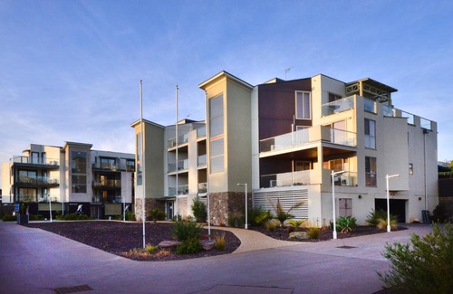 Cowes Hotel | Phillip Island Towers