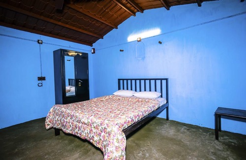 Satara Hotel | Cozy Basic Room in A Picturesque Wada 6