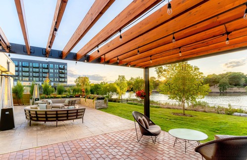 Appleton Hotel | Courtyard by Marriott Appleton Riverfront