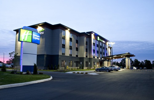 Pembroke Hotel | Holiday Inn Express Pembroke, an Ihg Hotel