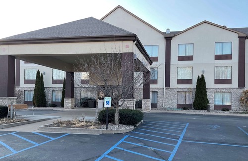 Onalaska Hotel | Days Inn & Suites by Wyndham Onalaska/La Crosse