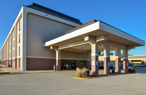 South Central Omaha Hotel | New Victorian Inn & Suites Omaha