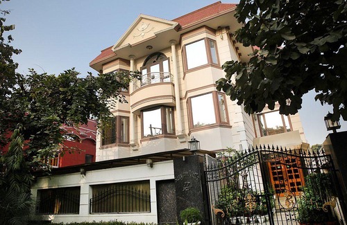 DLF City Hotel | Ahuja Residency Cyber City I