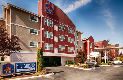 Holly Hotel | Best Western Plus Navigator Inn & Suites