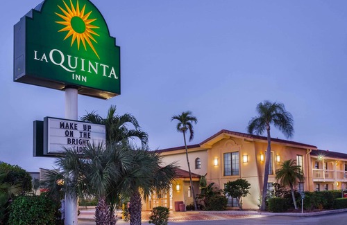 Fort Myers Hotel | La Quinta Inn by Wyndham Fort Myers Central