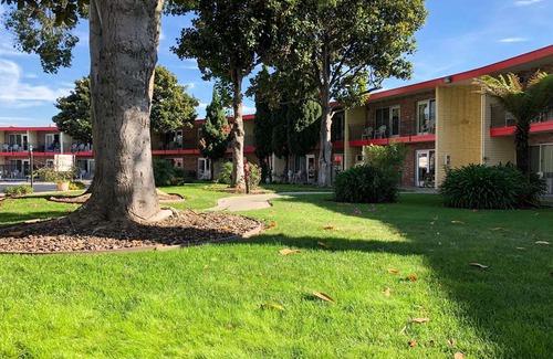 Oakland Hotel | Econo Lodge Inn & Suites Oakland Airport