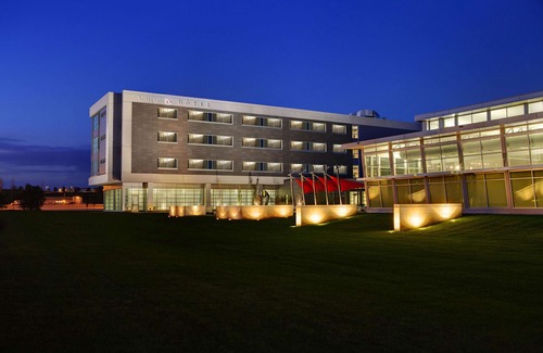 Cedar Rapids - Iowa City Hotel | The Hotel at Kirkwood Center