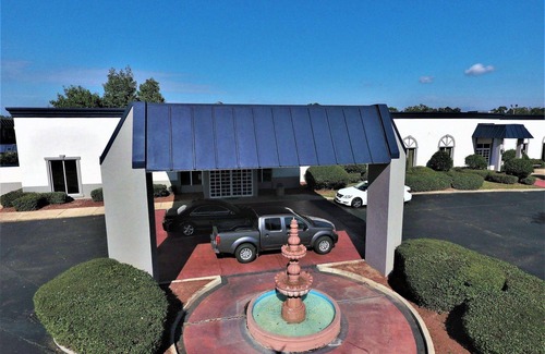 Laurel Hotel | Quality Inn & Suites