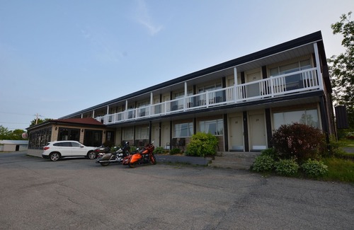 Lac-Etchemin Hotel | Auberge Happy Logis