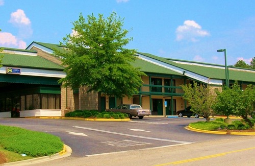 Hoover Hotel | Days Inn by Wyndham Hoover Birmingham