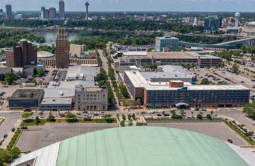 Downtown Niagara Falls Hotel | Sheraton Niagara Falls