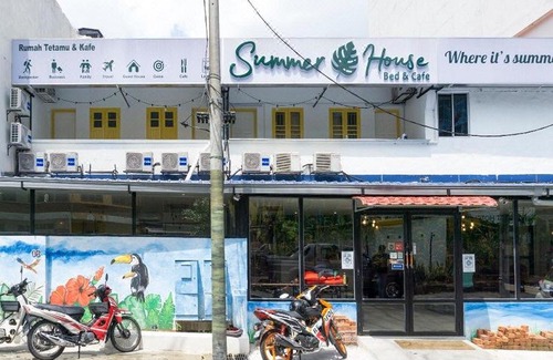 Bukit Bintang Hotel | OYO 90121 Summer House Bed & Café