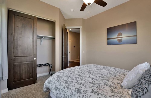 Prescott House | *luxury living in this spacious and stylish home, Min From Downtown!