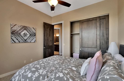 Prescott House | *luxury living in this spacious and stylish home, Min From Downtown!