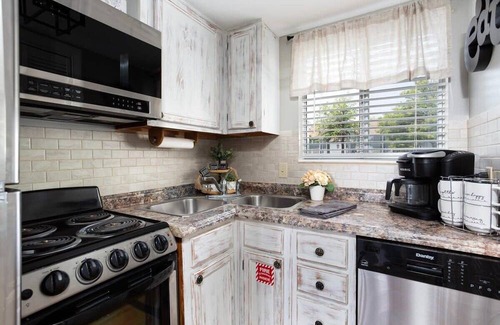 Chalet Village Condo | Amazing Mt. LeConte Views/Indoor Pool & Hot Tub