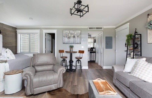 Chalet Village Condo | Amazing Mt. LeConte Views/Indoor Pool & Hot Tub