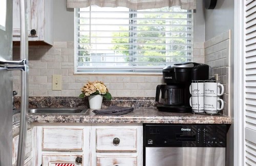 Chalet Village Condo | Amazing Mt. LeConte Views/Indoor Pool & Hot Tub
