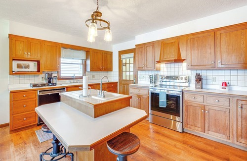 Hanoverton House | Guilford Lake Retreat w/ Dock & Kayaks!