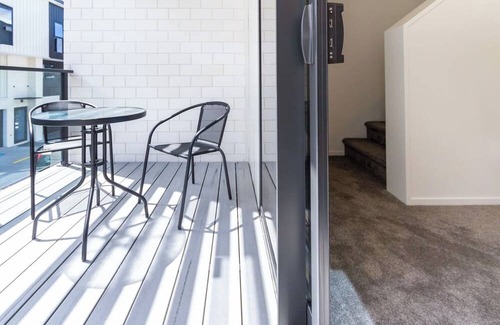 Mount Albert House | Serenity in Mt Albert: Contemporary 3BR 2.5 bath